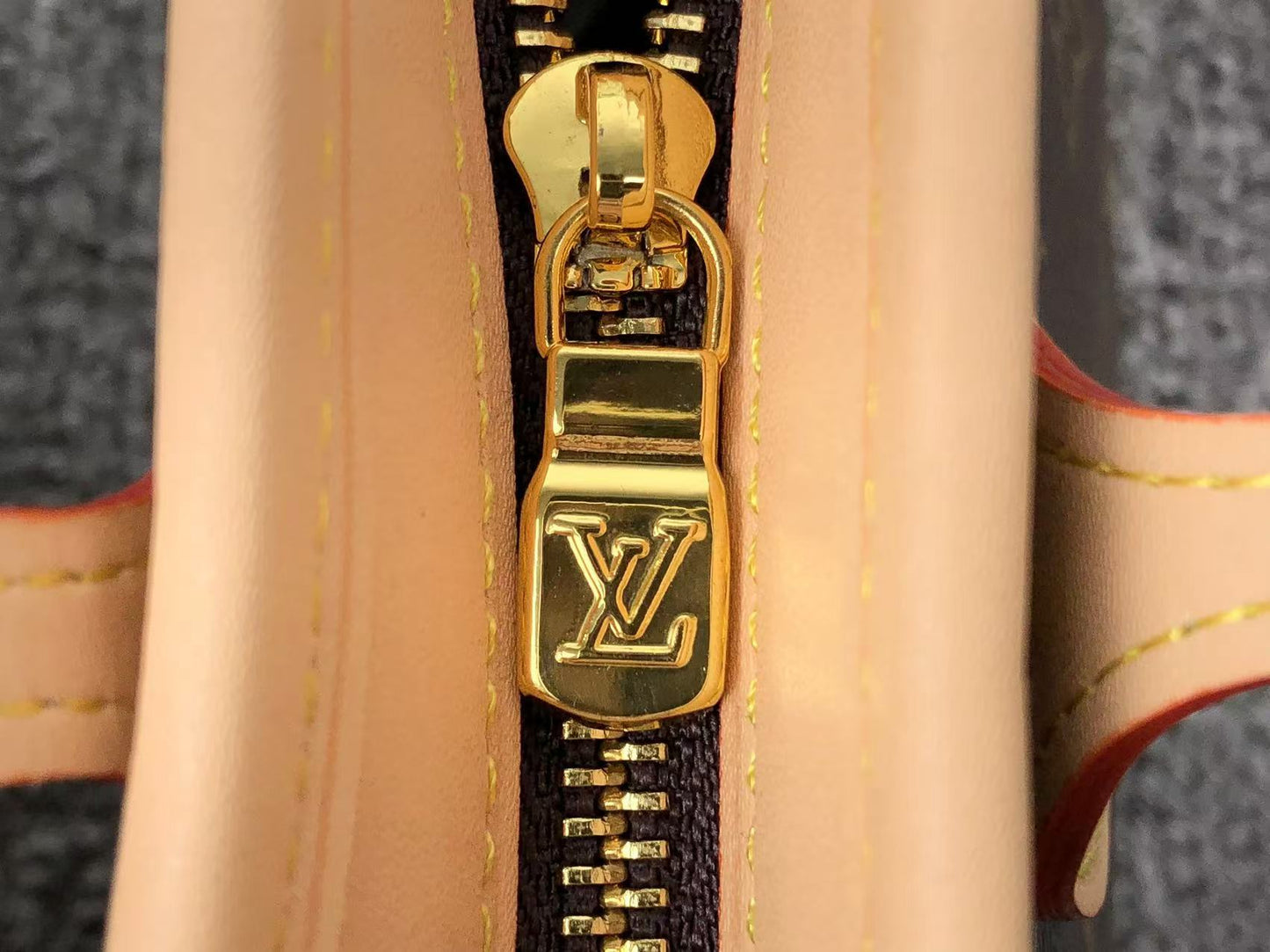 LV. SAC FEMME