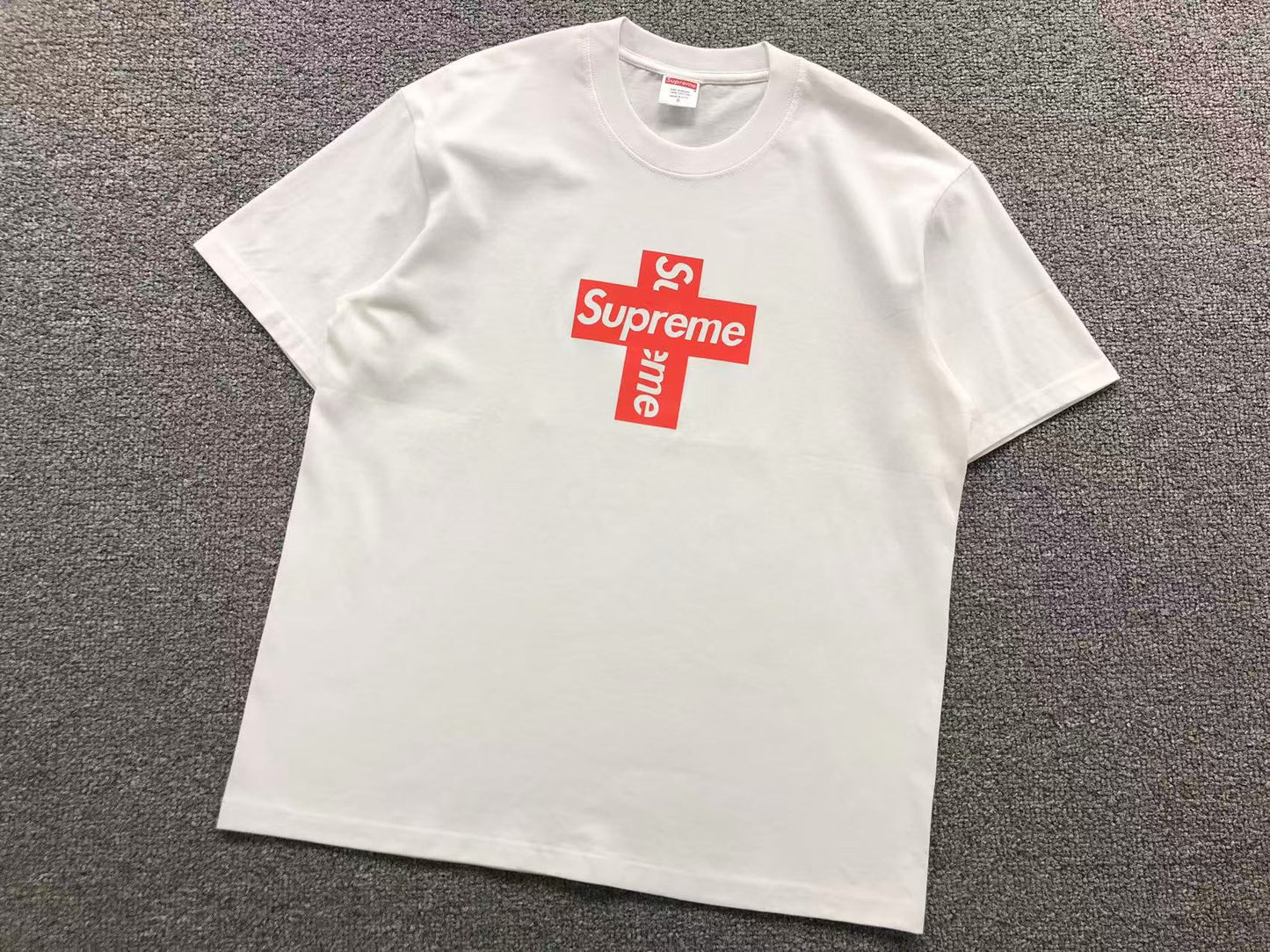 SUPREME T-SHIRT