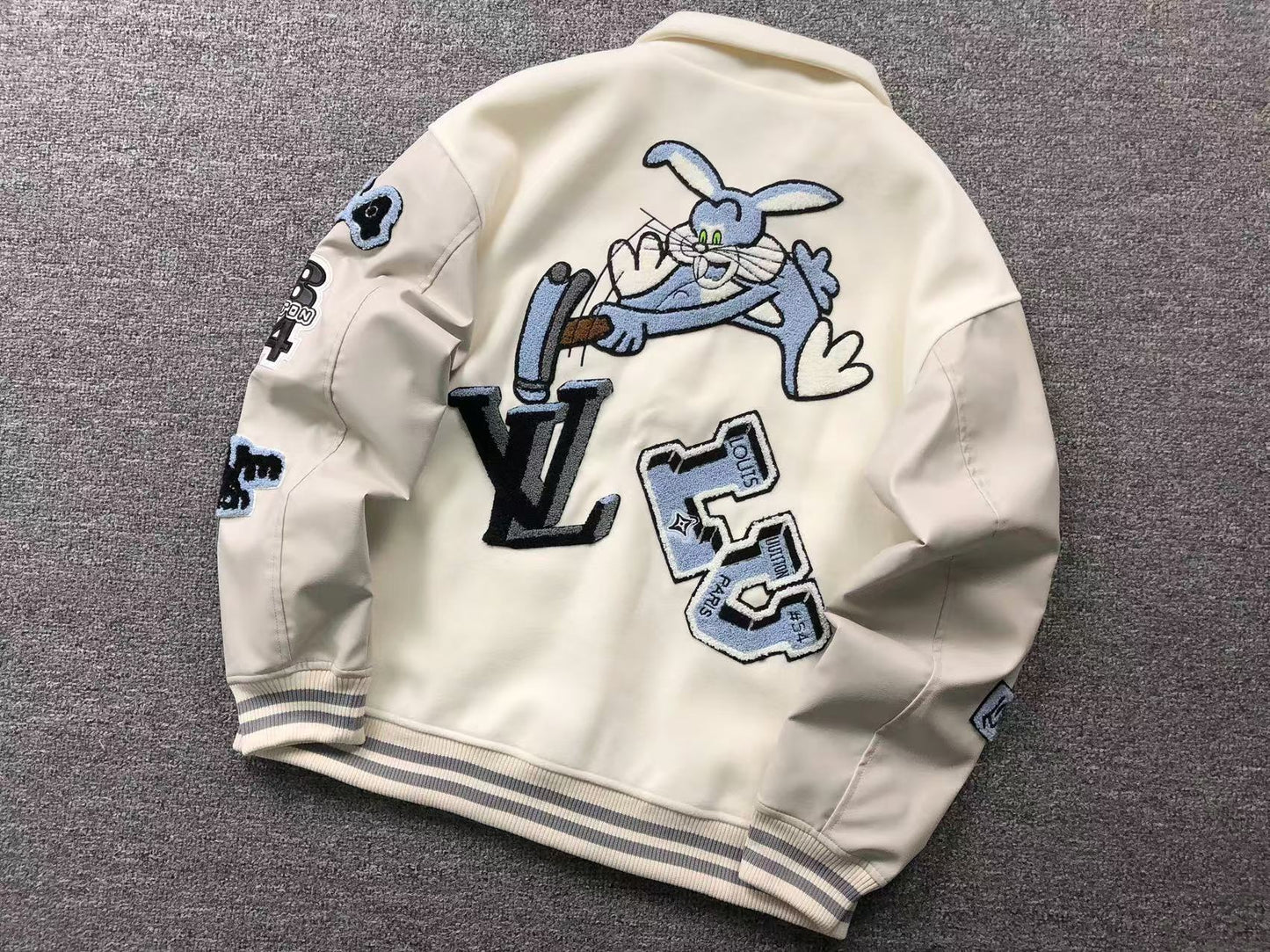 LV. VESTE