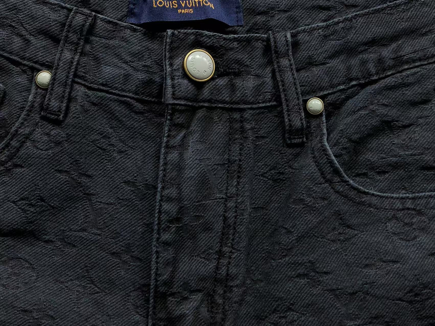 LV. JEANS
