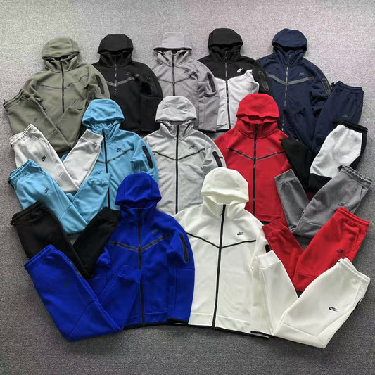 NIKE TECH FLEECE ENSEMBLE