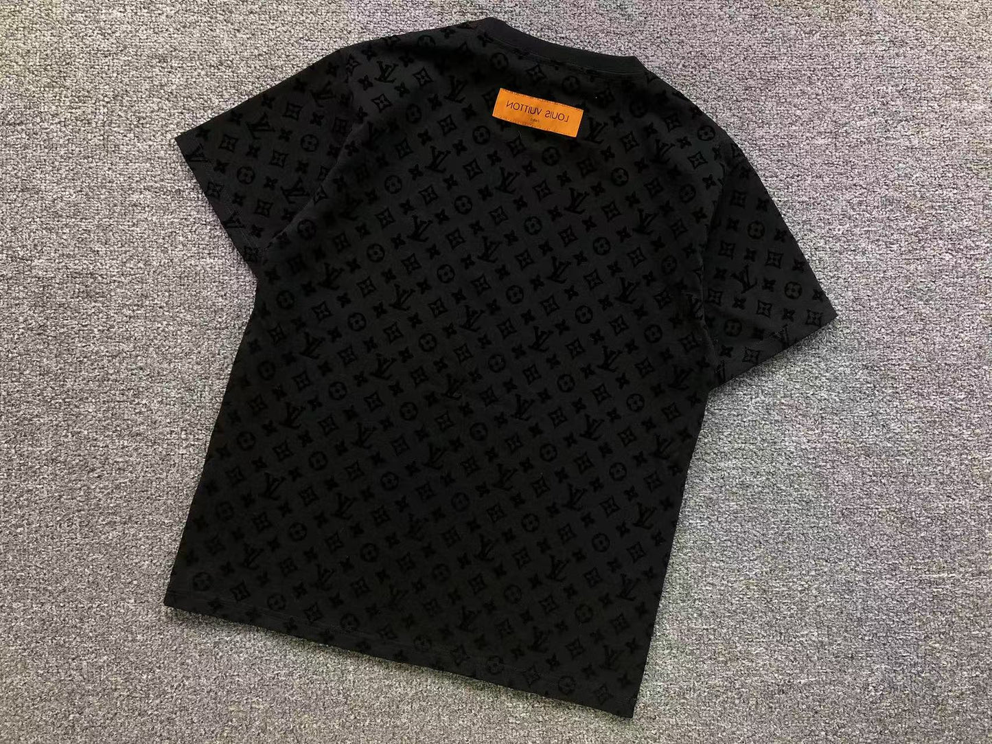 LV. T-SHIRT