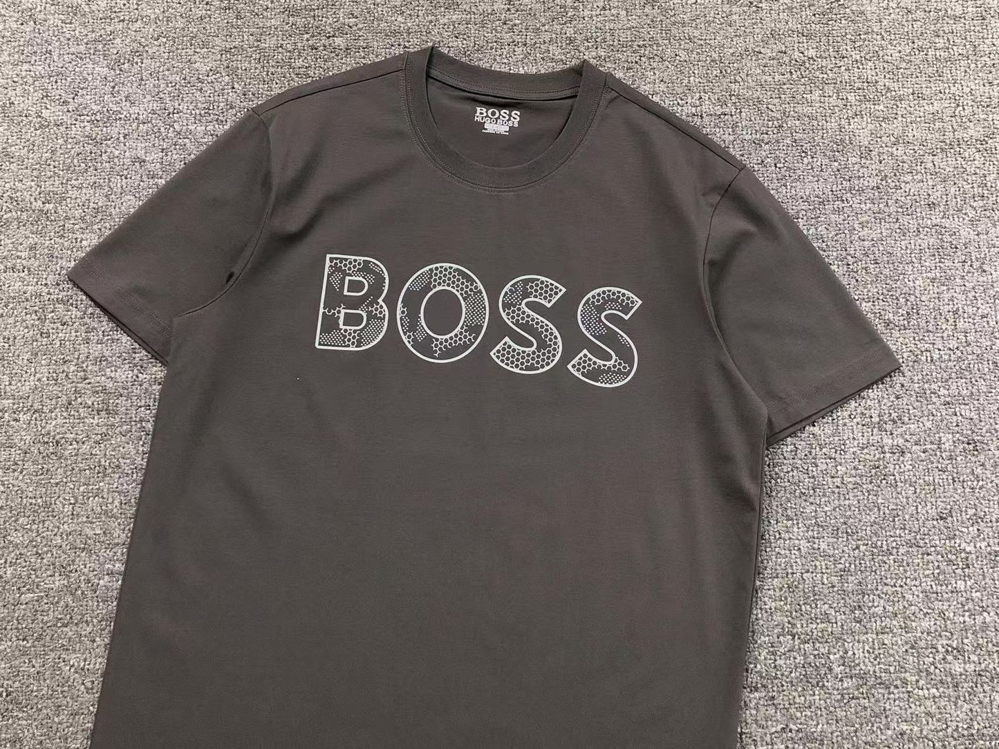 HUGO BOSS T-SHIRT