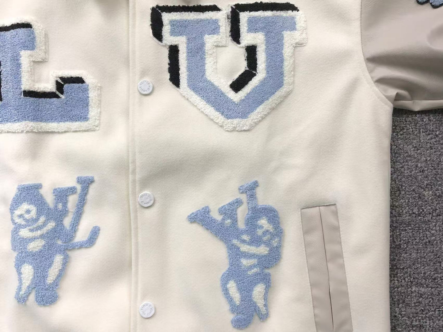 LV. VESTE