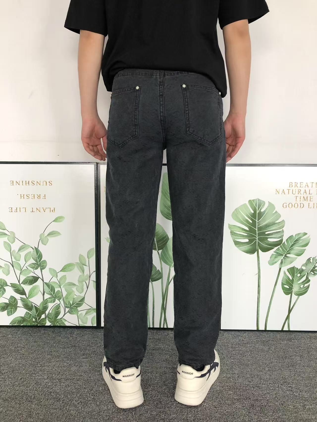 LV. JEANS