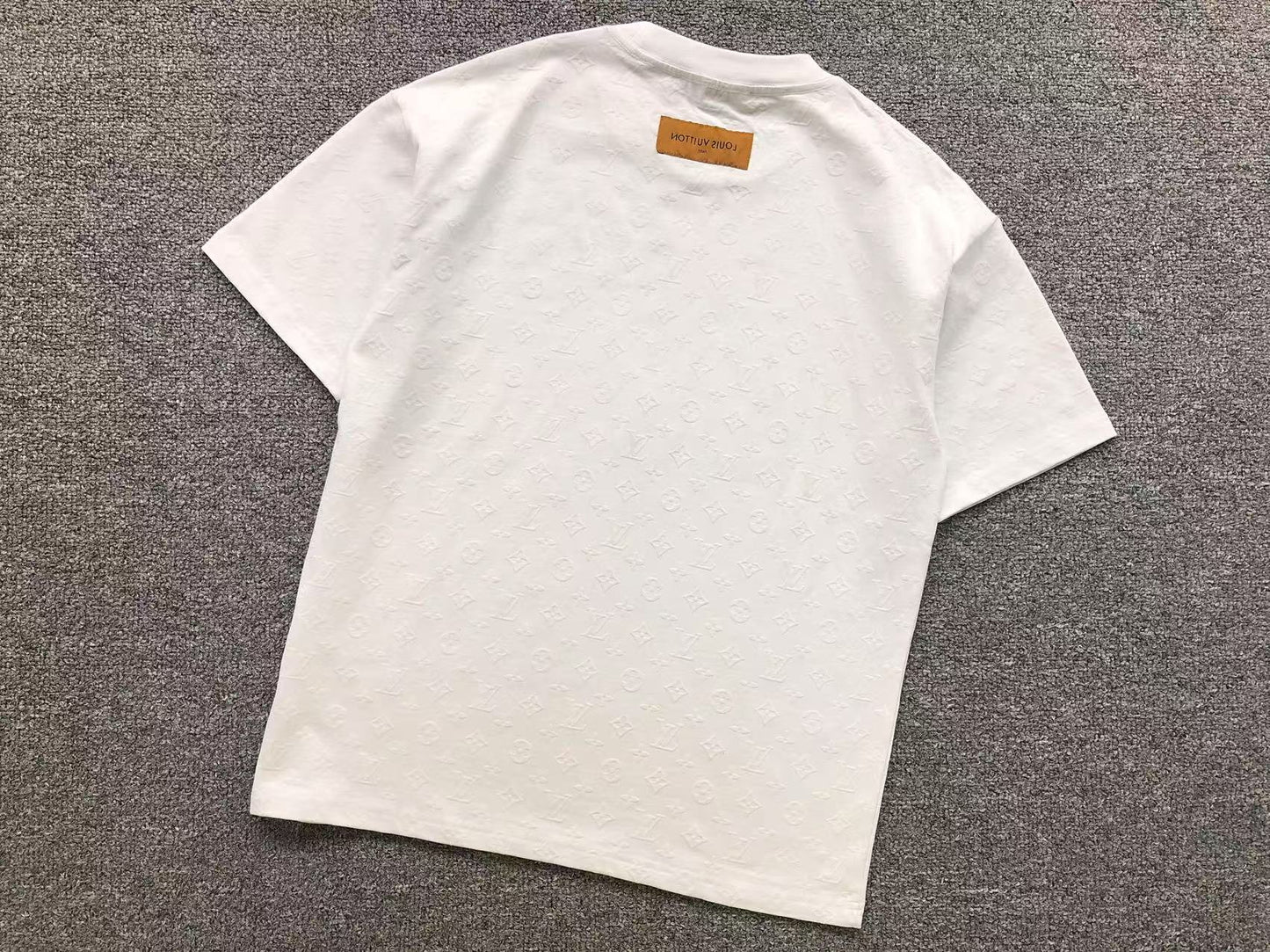 LV. T-SHIRT