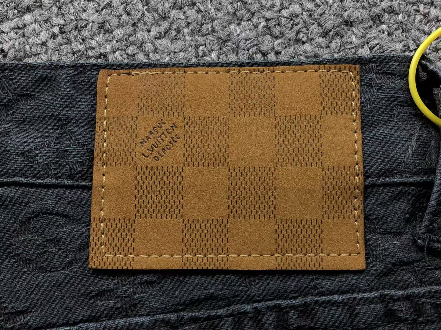 LV. JEANS